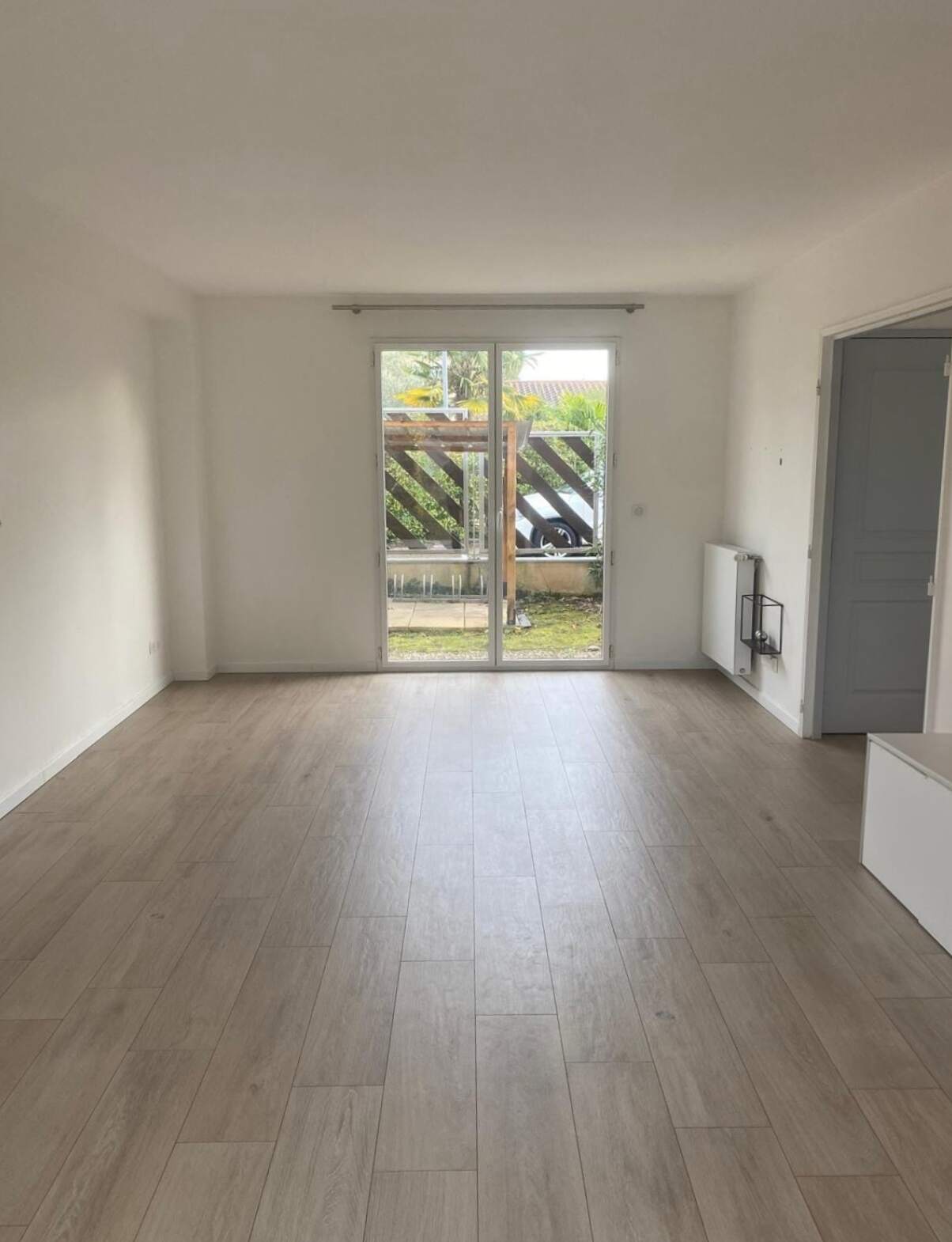 Volume principal avant travaux, belle orientation et lumière naturelle mais manque d’âme et de structure